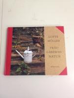 Tr&auml;dg&aring;rdens natur : om den svenska och den engelska tr&auml;dg&aring;rden, om tr&auml;dg&aring;rdar f&ouml;r barn, fj&auml;rilar och igelkottar, om humor och bisk&ouml;tsel, om tiden och f&ouml;rg&auml;ngligheten samt om den gr&auml;sliga gr&auml;smattan