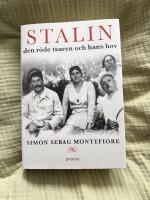 Stalin : Den r&ouml;de tsaren och hans hov