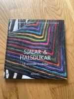 Sjalar och halsdukar : 14 stickade modeller