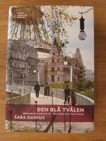 Den bl&aring; tv&aring;len : romanen och konsten att g&ouml;ra saker och ting synliga