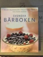 Svenska b&auml;rboken : V&aring;ra b&auml;r i historien, naturen och matlagningen. Med &ouml;ver 300 recept