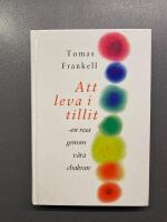 Att leva i tillit : en resa genom v&aring;ra chakran