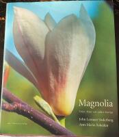 Magnolia : v&auml;lja, k&ouml;pa och odla i Sverige