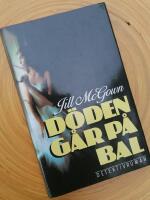 D&ouml;den g&aring;r p&aring; bal : [detektivroman]