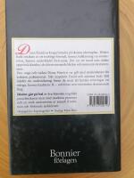 D&ouml;den g&aring;r p&aring; bal : [detektivroman]