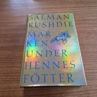 Marken under hennes f&ouml;tter