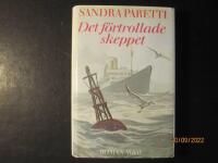 Det f&ouml;rtrollade skeppet : [roman]