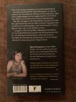 I skuggan av San Siro : fr&aring;n proffsdr&ouml;m till mardr&ouml;m