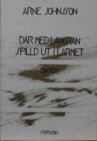 D&auml;r med l&auml;ngtan spilld ut i larmet : dikter