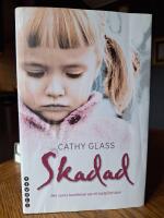 Skadad : den sanna ber&auml;ttelsen om ett bortgl&ouml;mt barn