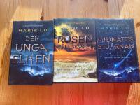 Den Unga Eliten-Trilogin, komplett serie 3 b&ouml;cker: Den Unga Eliten, Rosens&auml;llskapet, Midnattssj&auml;rnan
