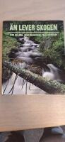 &Auml;n lever skogen