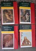 Musiken Sverige I - IV Fyra volymer med skyddsomslag 24 X 17 cm. 2053 sidor + 48 sidor med f&auml;rgillustrationer. 