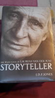Storyteller - the many lives of Laurens van der Post.( Biografin om hans liv p&aring; engelska)