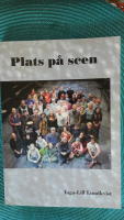 Plats p&aring; scen. 