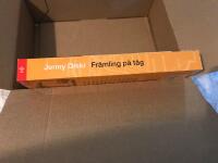 Fr&auml;mling  p&aring; t&aring;g : hur jag, med vissa avbrott, dagdr&ouml;mde och r&ouml;kte mig runt.