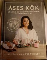 &Aring;ses k&ouml;k : s&aring; lyckas du med l&aring;gkolhydratkost - en komplett guide