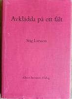 Avkl&auml;dda p&aring; ett f&auml;lt