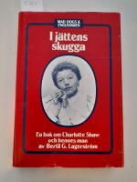 I j&auml;ttens skugga : en bok om Charlotte Shaw och hennes man