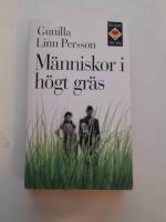 M&auml;nniskor i h&ouml;gt gr&auml;s
