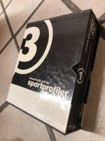 &Aring;rhundradets st&ouml;rsta - sportprofiler:  I tre band med kassett 