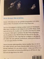 En ung naken kvinna - m&ouml;tet med Mikis