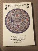 Mittens rike : en unik expos&eacute; av 4000 &aring;rs konst och konsthantverk fr&aring;n Kina