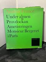 Under Almen, Provdockan, Ametistringen, Monsieur Bergeret i Paris