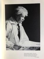 Georg Jensen. En kunstner - hans tid og sl&aelig;gt.