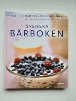 Svenska b&auml;rboken : v&aring;ra b&auml;r i historien, naturen och matlagningen : med &ouml;ver 300 recept