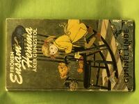 Fr&ouml;ken Ensam Hemma &aring;ker gungstol 