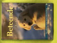 Beteendeboken [om valpens tidiga beteendeutveckling : en handbok fr&aring;n Svenska kennelklubben]