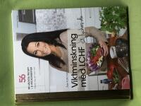 Viktminskning med LCHF [s&aring; lyckas du : [56 kilo : 86 l&auml;ckra recept & 6 veckomenyer hj&auml;lper dig g&aring; ner i vikt!]