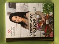 Viktminskning med LCHF [s&aring; lyckas du : [56 kilo : 86 l&auml;ckra recept & 6 veckomenyer hj&auml;lper dig g&aring; ner i vikt!]