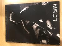 Texter av Tomas Ledin, Foto Per Zennstr&ouml;m (Unik bildbok med CD)