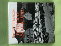 Fritz Pettersson, fotograf i S&ouml;dert&auml;lje liv och m&auml;nniskor i en sm&aring;stad skildrade med kameran : bilder fr&aring;n tre decennier ur en fotografs rika produktion : en bok