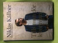 Tills man d&ouml;r lever man