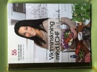 Viktminskning med LCHF [s&aring; lyckas du : [56 kilo : 86 l&auml;ckra recept & 6 veckomenyer hj&auml;lper dig g&aring; ner i vikt!]