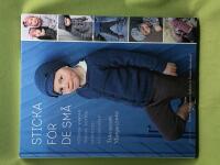 Sticka f&ouml;r de sm&aring; [m&ouml;ssar, vantar, tr&ouml;jor, koftor, byxor och accessoarer]