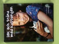 Lek och tr&auml;na med kattungen - r&aring;d till sm&aring; katt&auml;gare