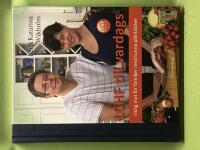 LCHF till vardags riktig mat f&ouml;r familjer med tunna pl&aring;nb&ouml;cker