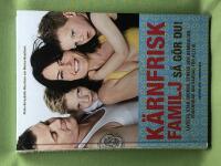 K&auml;rnfrisk familj s&aring; g&ouml;r du! : livsstil utan socker, stress och kemikalier, f&ouml;r&auml;ndrar din vardag f&ouml;r alltid