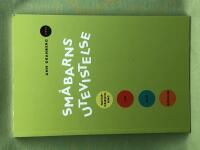 Sm&aring;barns utevistelse naturorientering, lek och r&ouml;relse