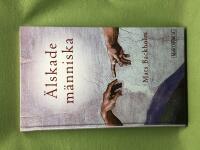 &Auml;lskade m&auml;nniska 