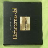 Elefanternas dal m&auml;nniskor och djur vid en flod i Zambia