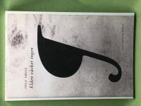 Elden v&auml;cker ingen [roman]