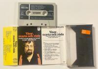 Visor, svarta och r&ouml;da - Cornelis Vreeswijk sjunger Lars Forssell kassettband 1972 