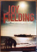 N&auml;r skymningen faller - roman