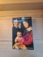 Den samh&auml;llsfarliga familjen : en alternativ k&auml;rlekens och &auml;ktenskapets historia