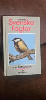Svenska f&aring;glar : en f&auml;lthandbok